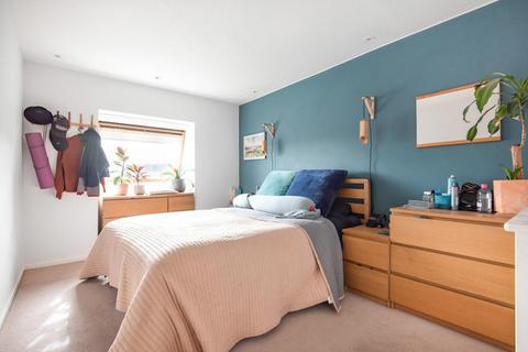 5 Tintern Close, London, SW19 1DP