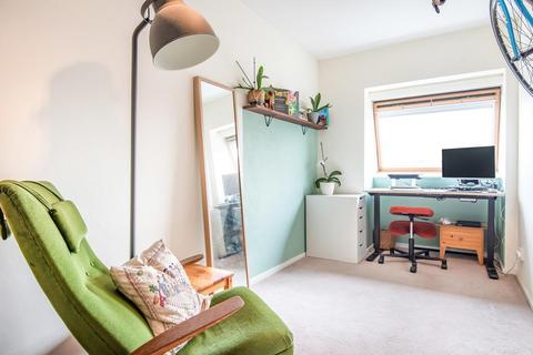 5 Tintern Close, London, SW19 1DP