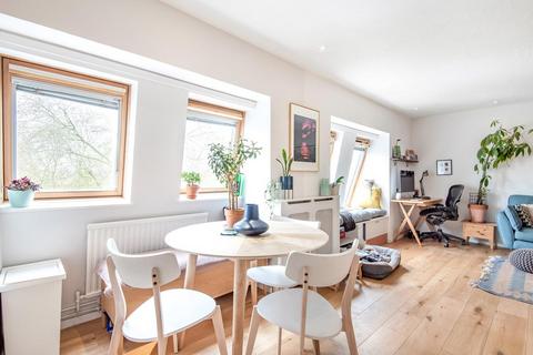 5 Tintern Close, London, SW19 1DP
