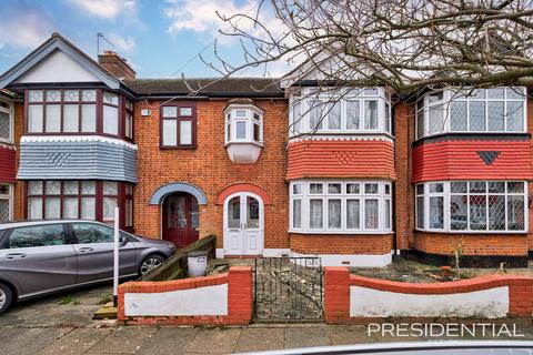 3 bedroom terraced house for sale, Clayhall IG6