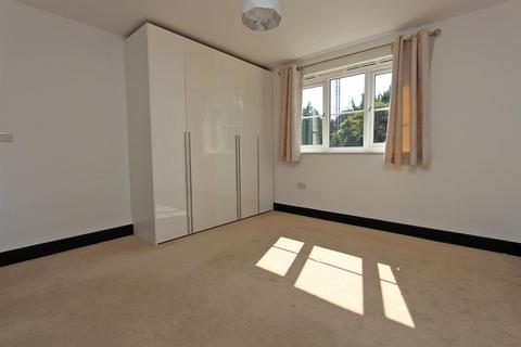 2 bedroom apartment to rent, Kingswood