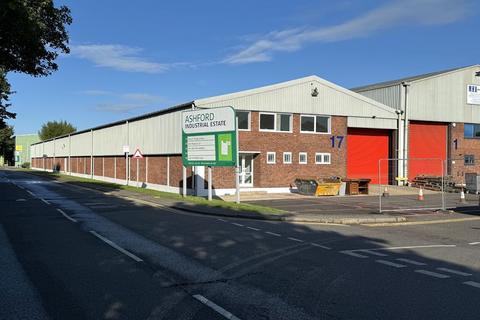 Industrial unit to rent, Unit 17 & 21 Ashford Industrial Estate, Shield Drive, Ashford, TW15 1AU