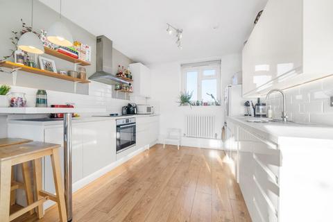 3 bedroom flat for sale, Stockwell Road, SW9