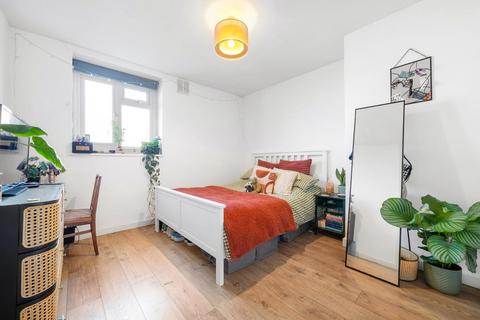 3 bedroom flat for sale, Stockwell Road, SW9