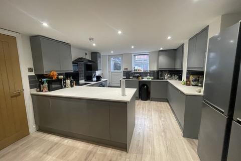 8 bedroom house share to rent, Kirkstall Lane, Leeds LS6