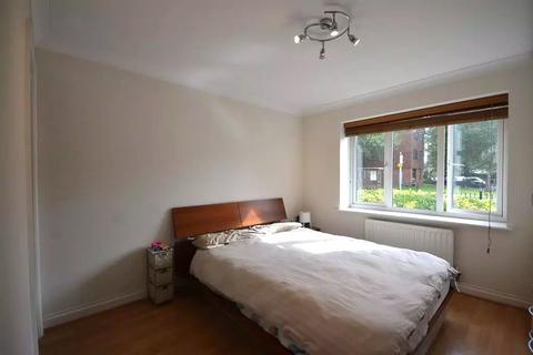 2 bedroom flat to rent, Forty Avenue, Wembley HA9