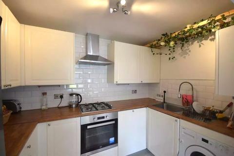 2 bedroom flat to rent, Forty Avenue, Wembley HA9