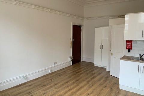 Studio to rent, Fawley Road, West Hampstead NW6