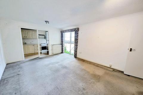 2 bedroom retirement property for sale, Torkington Gardens, Stamford, PE9