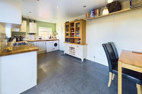 67 Cotteswold Road, Gloucester, GL4 6RH