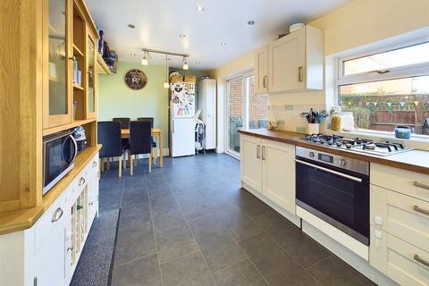 67 Cotteswold Road, Gloucester, GL4 6RH