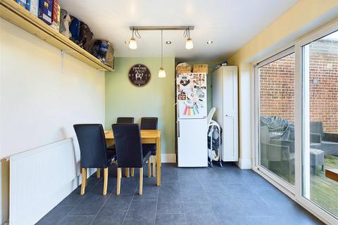 67 Cotteswold Road, Gloucester, GL4 6RH