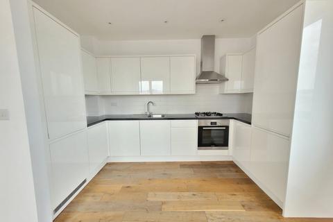 2 bedroom flat to rent, Edgware Road, London NW2