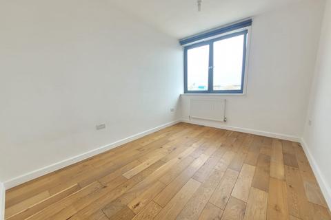 2 bedroom flat to rent, Edgware Road, London NW2