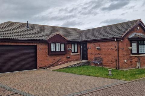 3 bedroom bungalow to rent, The Fairways, East Boldon