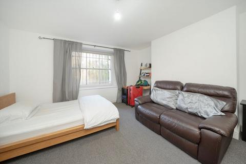 2 bedroom flat for sale, Camden Road, London N7