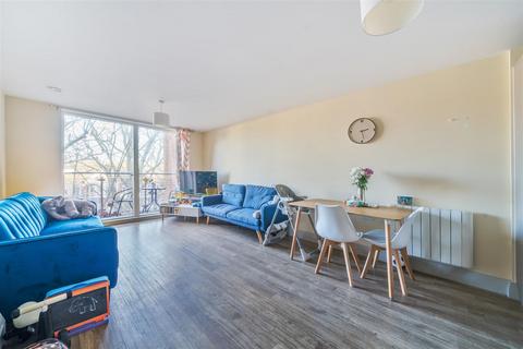 2 bedroom apartment for sale, Ellerton Road, Surbiton