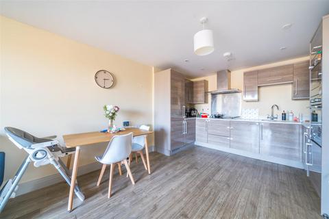 2 bedroom apartment for sale, Ellerton Road, Surbiton