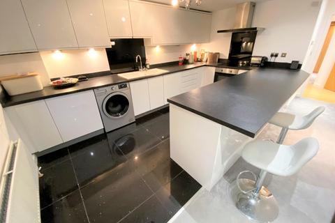 2 bedroom flat to rent, Nicholas Court, Barlow Moor Road, West Didsbury