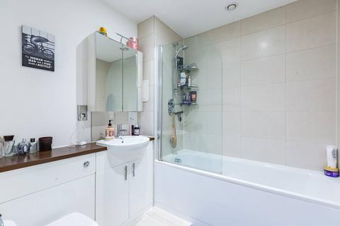 1 bedroom flat for sale, 7 Trevithick Way, London E3