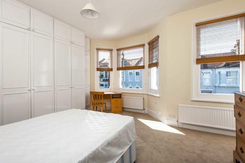 4 bedroom house to rent, Kelmscott Road, London SW11