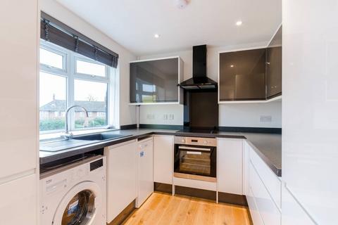 2 bedroom flat to rent, Malden Road, Worcester Park, KT4