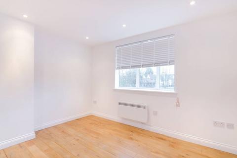 2 bedroom flat to rent, Malden Road, Worcester Park, KT4