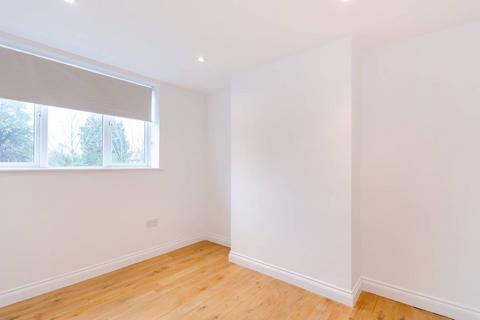 2 bedroom flat to rent, Malden Road, Worcester Park, KT4