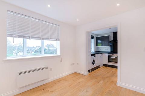 2 bedroom flat to rent, Malden Road, Worcester Park, KT4