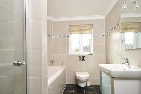 3 bedroom end of terrace house to rent, Surrey, Chobham, GU24