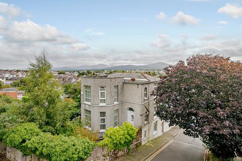 4 bedroom link detached house for sale, Caernarfon, Gwynedd