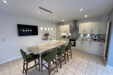 4 bedroom detached house for sale, Sutton Avenue, Silverdale, Newcastle