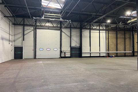 Warehouse to rent, Milton Keynes MK11