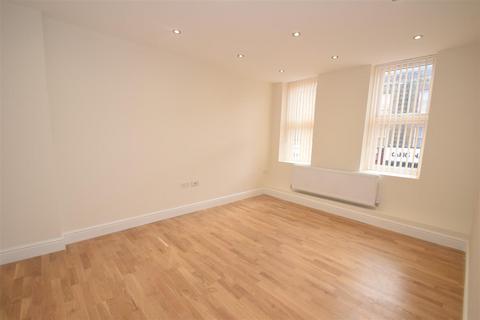 2 bedroom flat to rent, High Street New Malden Surrey