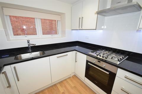 2 bedroom flat to rent, High Street New Malden Surrey