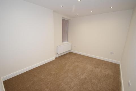 2 bedroom flat to rent, High Street New Malden Surrey