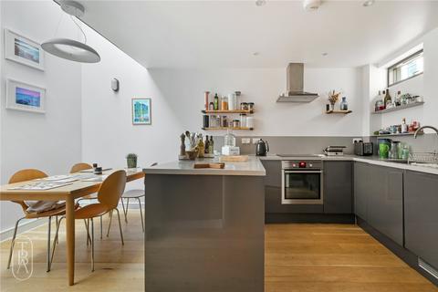 3 bedroom terraced house to rent, Voss Street, London, E2