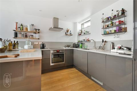 3 bedroom terraced house to rent, Voss Street, London, E2