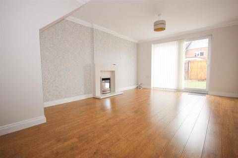 2 bedroom house to rent, Avon Street, Warwick