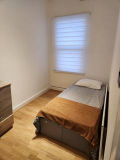 1 bedroom in a house share to rent, 37d Room 2 Norfolk Road Ilford IG3 8LQ