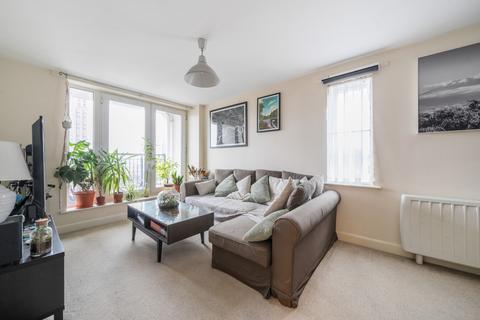 2 bedroom apartment for sale, Selborne Road, London