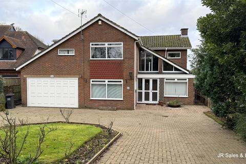 4 bedroom detached house to rent, New Park Road, Newgate Street,