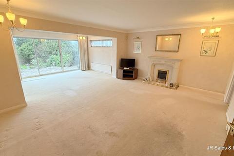 4 bedroom detached house to rent, New Park Road, Newgate Street,