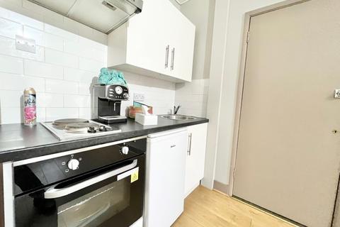 Studio to rent, 132 Iverson Road, London NW6
