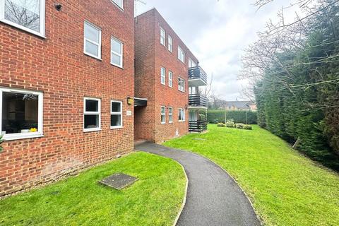 2 bedroom flat for sale, Parkmore Close, Woodford Green