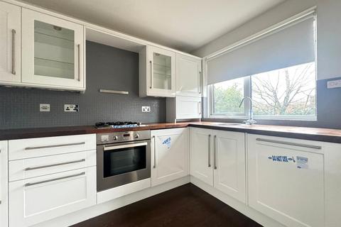 2 bedroom flat for sale, Parkmore Close, Woodford Green