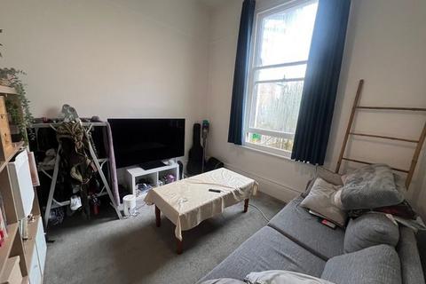 1 bedroom flat to rent, Palmeira Avenue, Hove, BN3 3GQ.