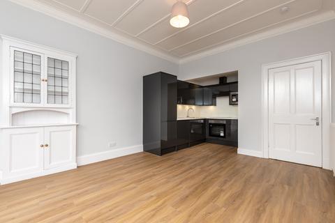 3 bedroom flat to rent, Kingspark Road , Flat 0/1, Kings Park, Glasgow, G44 4SU