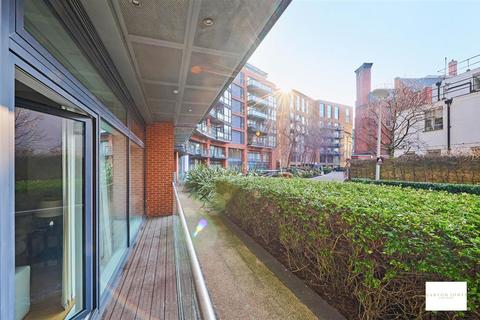 1 bedroom flat for sale, Hepworth Court, Grosvenor Waterside, 30 Gatliff Road, London, SW1W