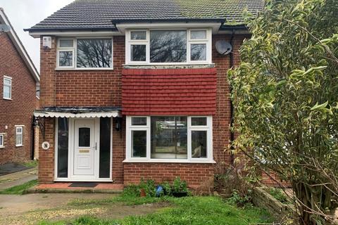 3 bedroom semi-detached house to rent, Cambria Crescent, Gravesend, DA12 4NH